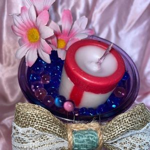 A beautifully flavored scent scented candle